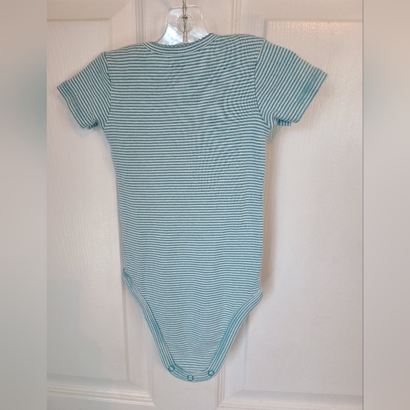 (1643) Carters 9 Month old Onesie,  Color: Blue Stripes - Picture 10 of 11